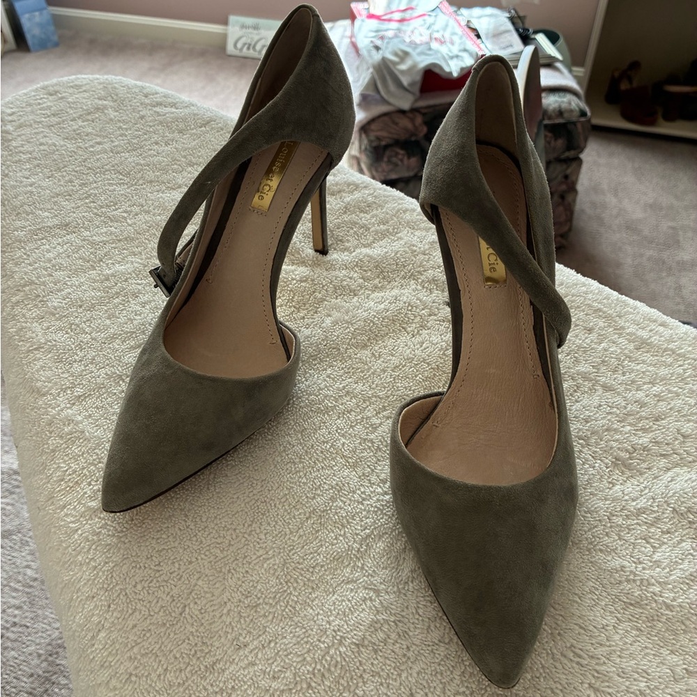 Chic light gray suede Dorsay pump with 3-1/2” heels, wore once